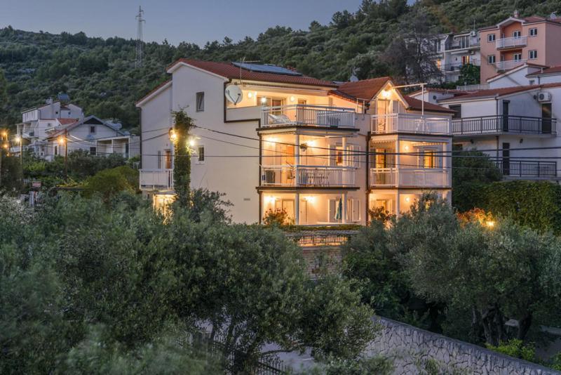 Apartments Luka - Trogir, Marina 150M From The Beach Εξωτερικό φωτογραφία