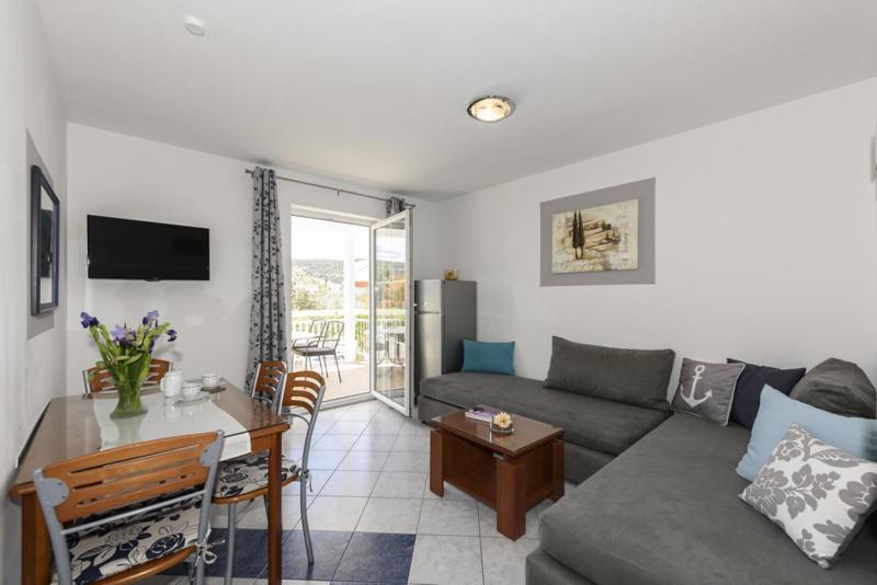 Apartments Luka - Trogir, Marina 150M From The Beach Εξωτερικό φωτογραφία