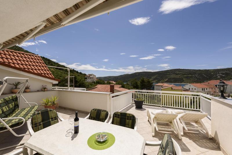 Apartments Luka - Trogir, Marina 150M From The Beach Εξωτερικό φωτογραφία