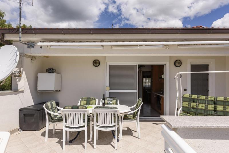 Apartments Luka - Trogir, Marina 150M From The Beach Εξωτερικό φωτογραφία